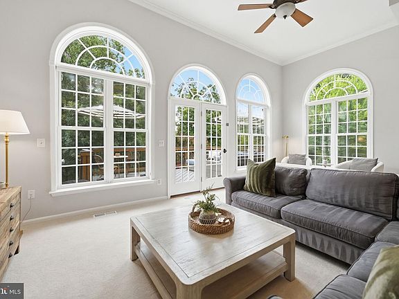 5th image of 18430 Montview Sq