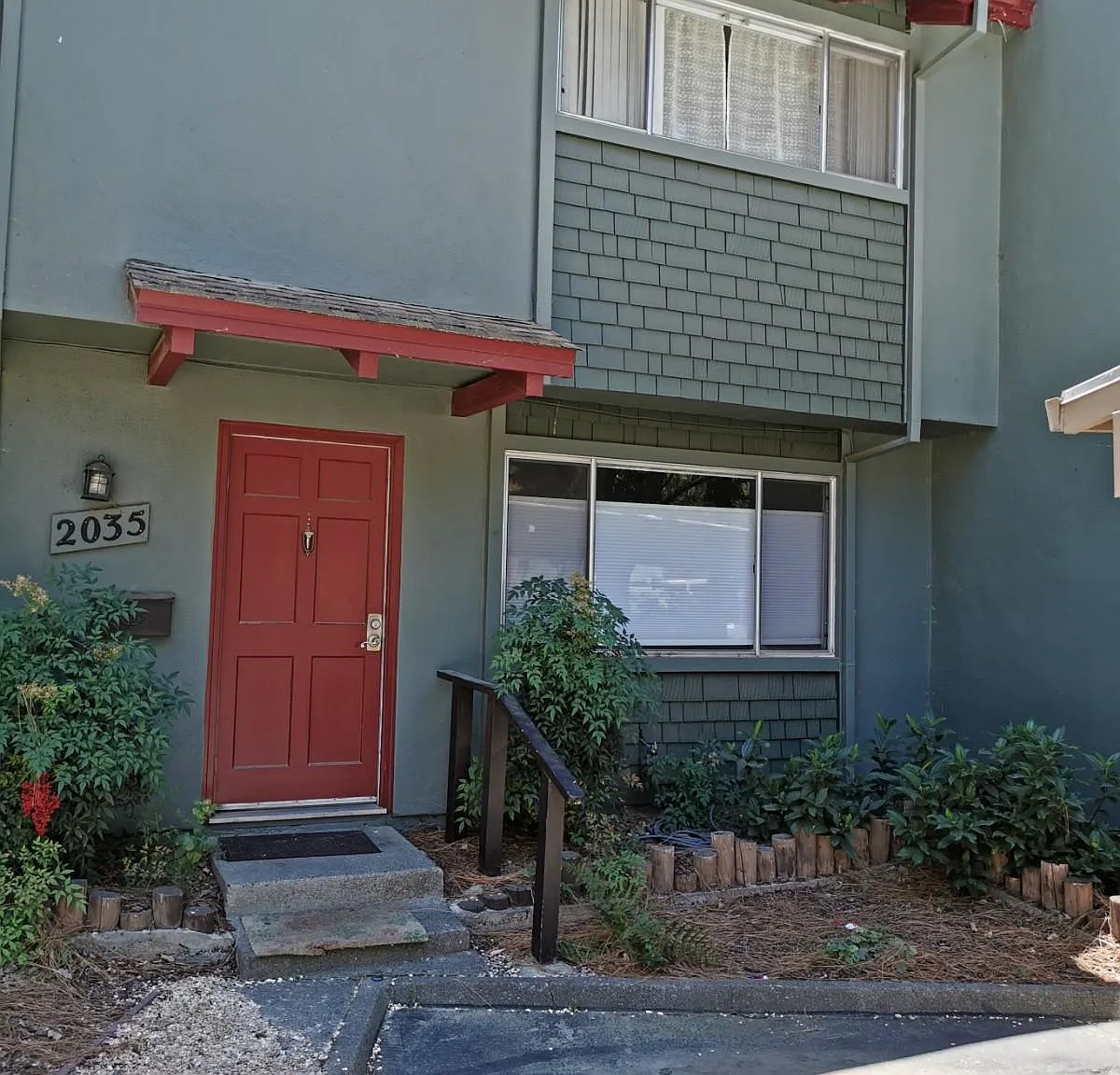 3 bed, 1.5 bath, 1200 sqft, $2,475 — Photo 1