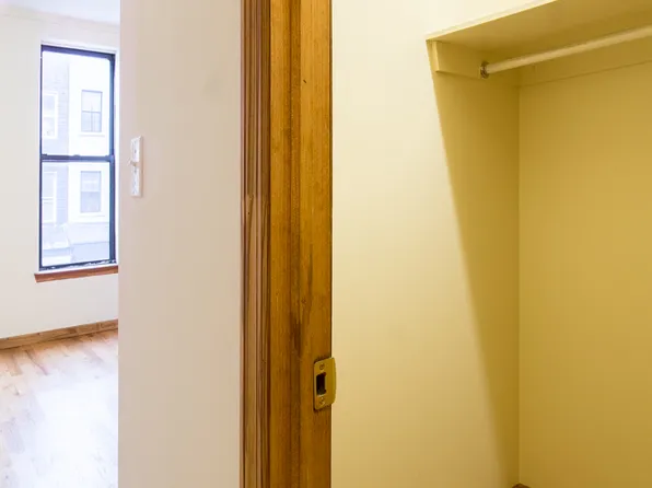 178 Nassau Avenue image 6 of 9