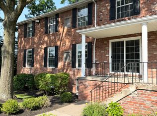 908 Guyasuta Ln, Pittsburgh, PA