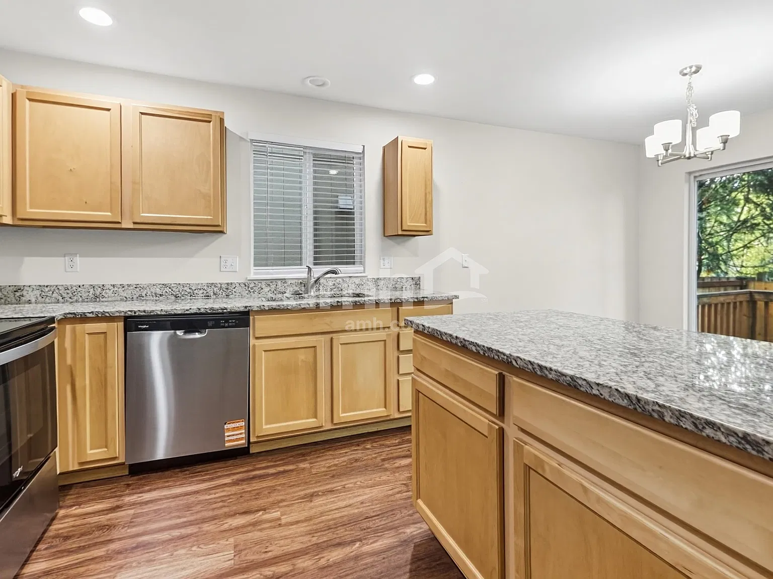 3 bed, 2.0 bath, 1865 sqft, $2,820 — Photo 4