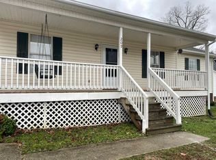209 Larkspur Ln, Thomasville, NC 27360