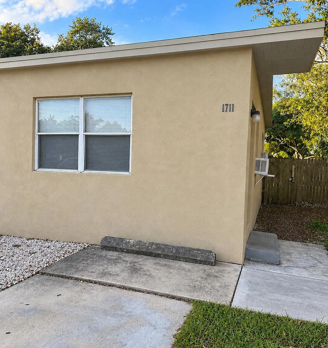2 bed, 1.0 bath, 462 sqft, $1,400 — Photo 1