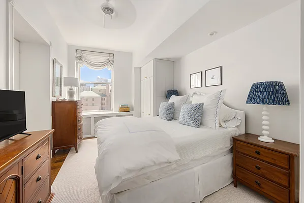 Sold by OFFICIAL | media 14