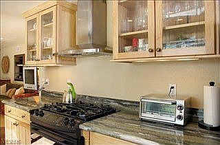 3rd image of 2901 Parkview Dr