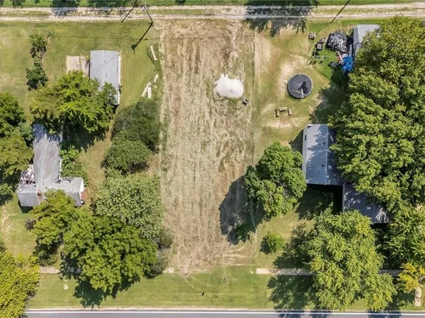 410 E 6th Ave, Garnett, KS 66032