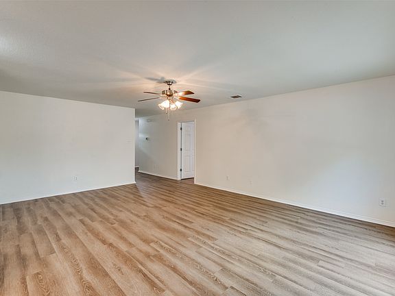3rd image of 1012 Barbara St