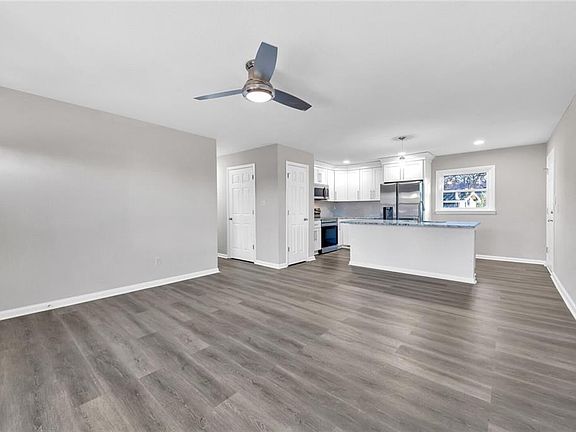 4th image of 905 Thornhill Drive