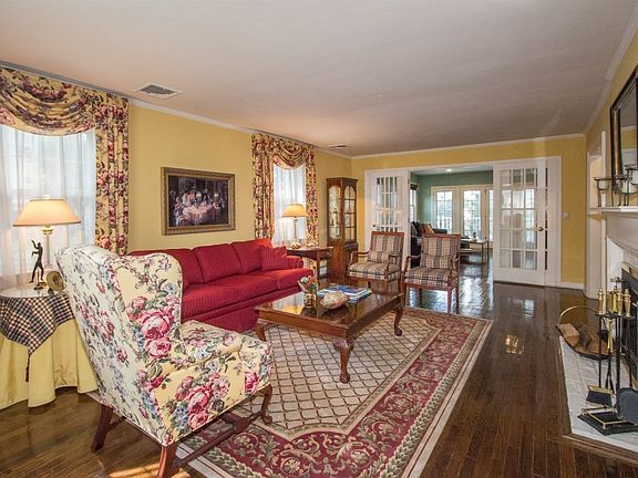 3rd image of 330 Howard Ave #1X