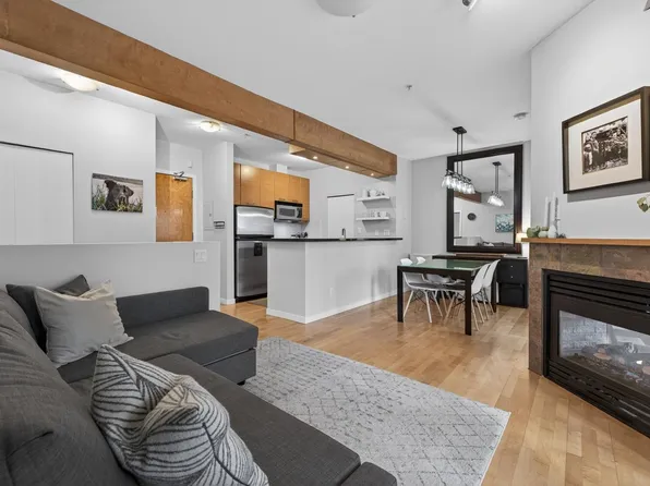 560 Raven Woods Dr #222, Burrard Inlet 3, BC V7G 2T3