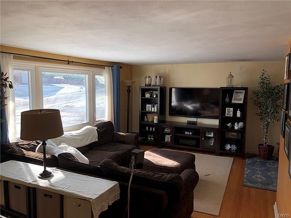 2nd image of 218 Oakmont Dr