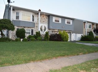 200 Rosewood Ln, Port Reading, NJ