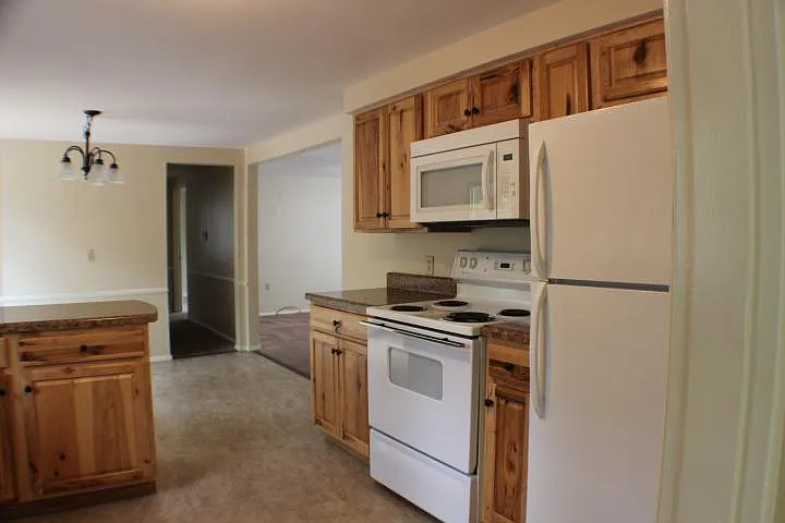 514 Martha Ave — Photo 8