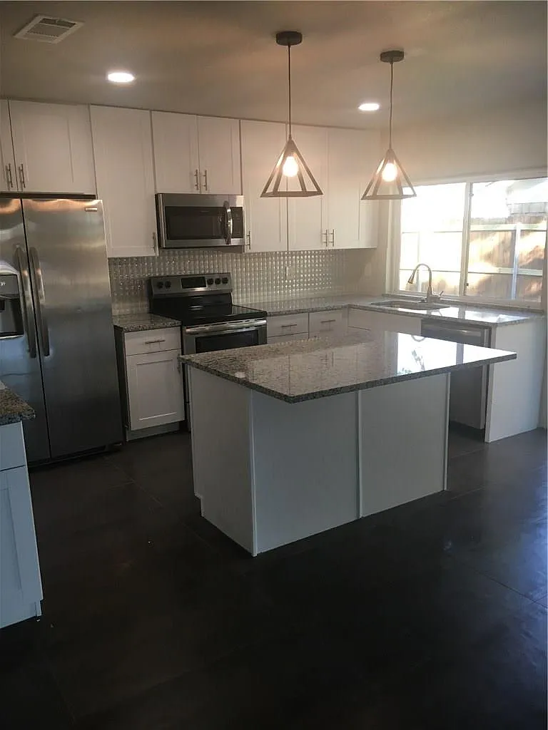 3 bed, 1726 sqft, $2,360 — Photo 4