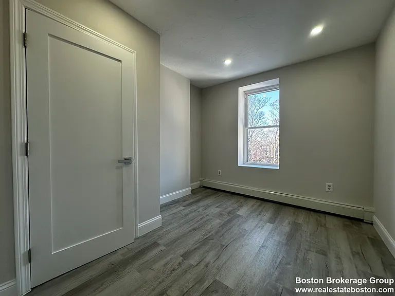 90 Hammond St #4 — Photo 4