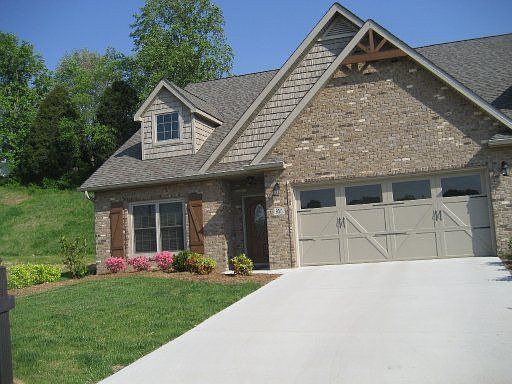 1st image of 950 Bishop Knoll Ln
