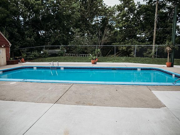 5th image of 7 Dupont Way APT 6