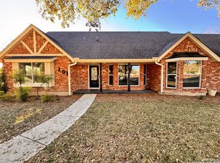 101 Dandelion Ln, Castle Hills, TX 78213