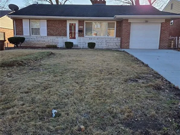 7114 Blue Spruce Dr, Saint Louis, MO 63121