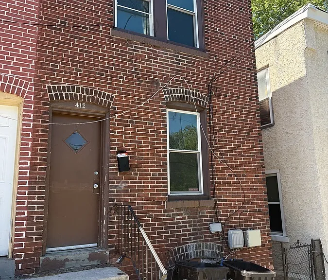 412 E Oak St — Photo 1