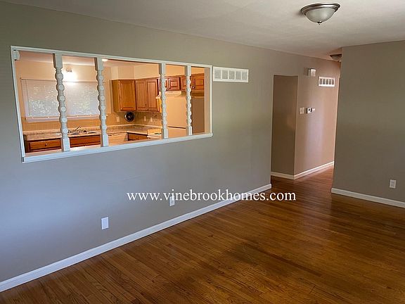 3rd image of 275 Francisca Dr