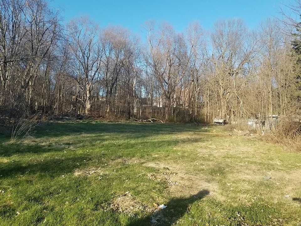 2nd image of 155 Saratoga St