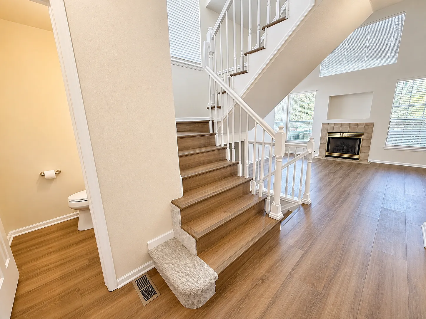 4 bed, 3.5 bath, 2026 sqft, $3,000 — Photo 2
