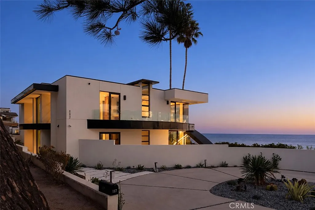4 bed, 5.5 bath, 4615 sqft, $50,000 — Photo 1