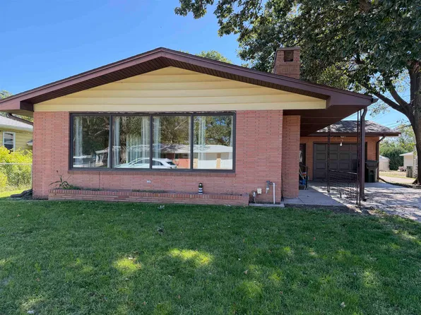 634 E Hawthorne St, Minden, NE 68959