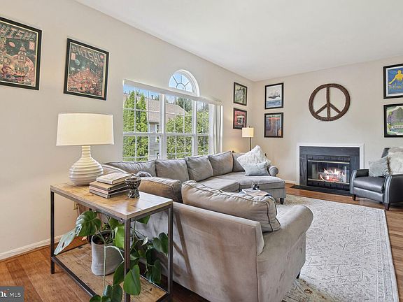 3rd image of 18461 Crownsgate Cir