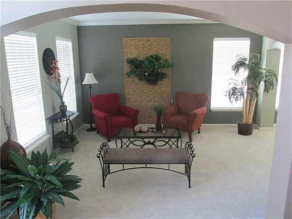 5th image of 2128 Foxglove Dr