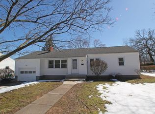 44 Meadow Dr, Rochester, NY 14618