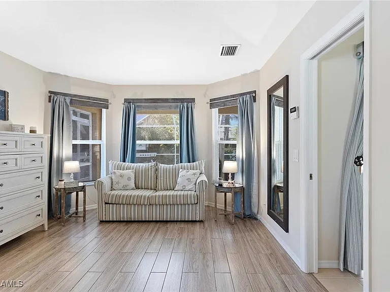4810 SW 25th Pl — Photo 12