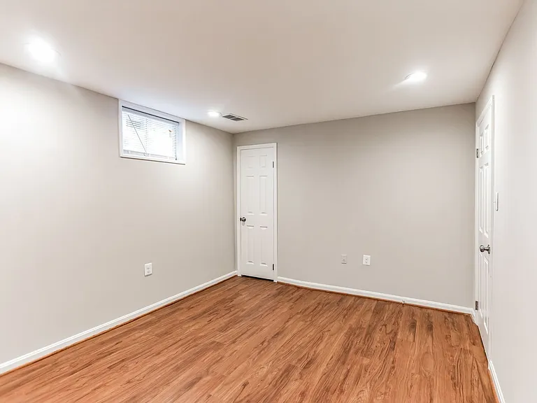5335 Lake Cove Ct — Photo 26