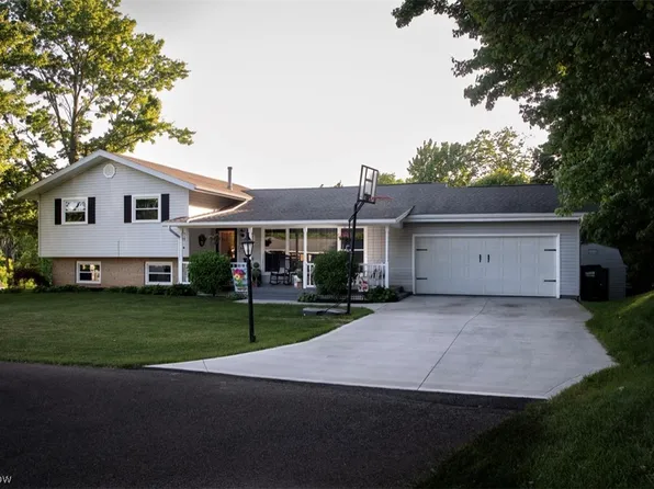 2105 Woodcrest Ln, Coshocton, OH 43812