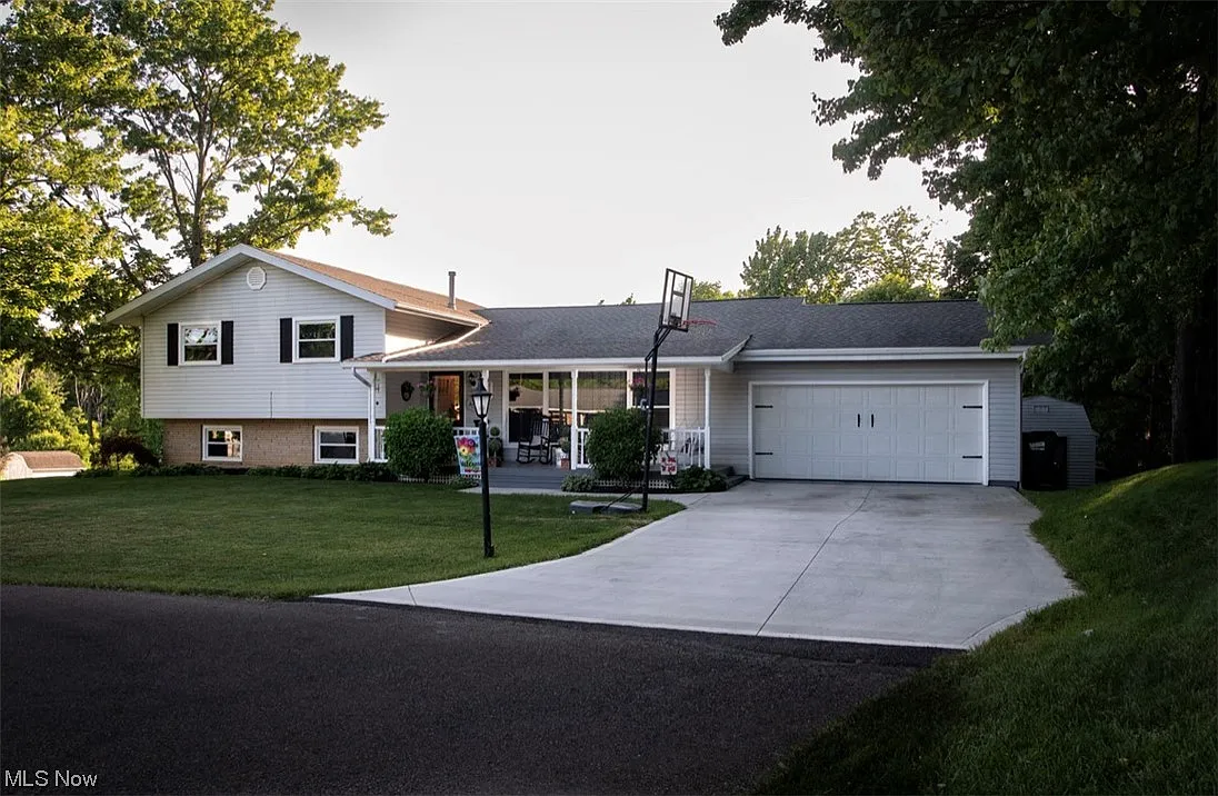 2105 Woodcrest Ln photo 1