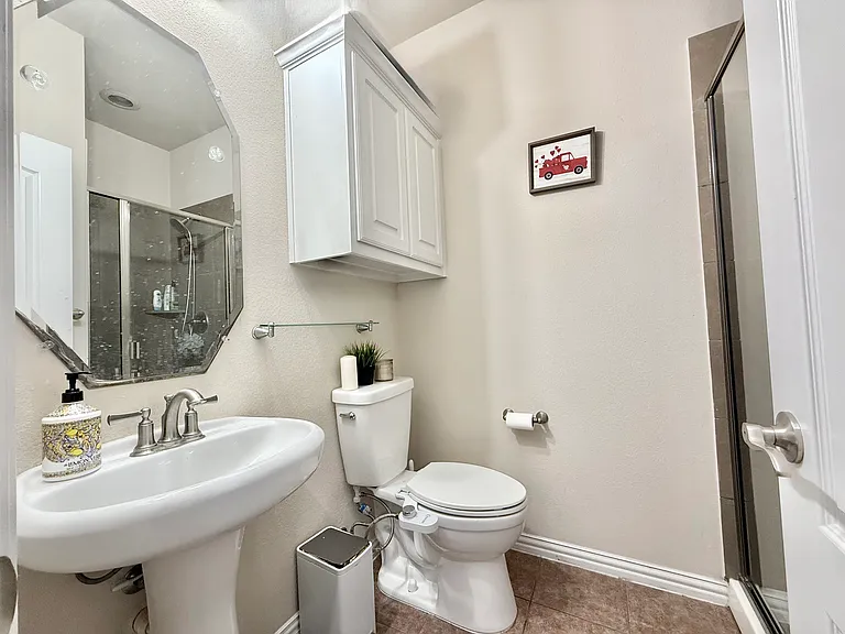 7430 Hidden Cove Ln — Photo 15