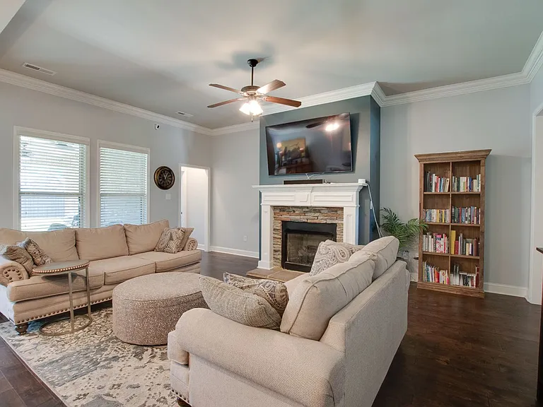3023 Peevey Creek Ln — Photo 38