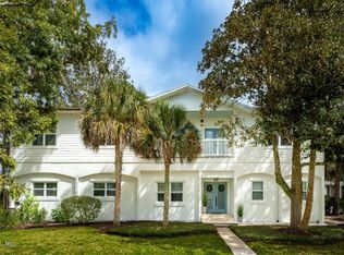 393 9th St, Atlantic Beach, FL 32233