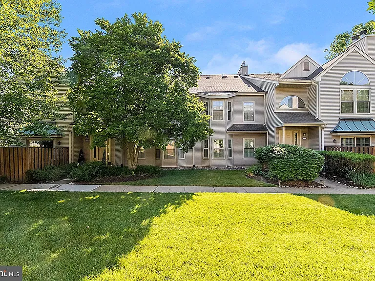 4002 Waltham Ct — Photo 18