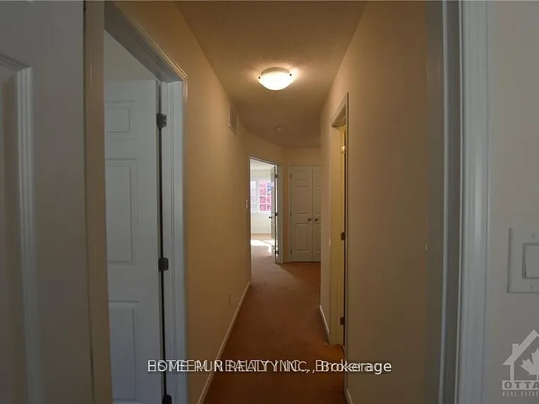567 Ashbourne Cres — Photo 11