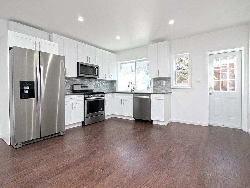 1st image of 2059 32nd St