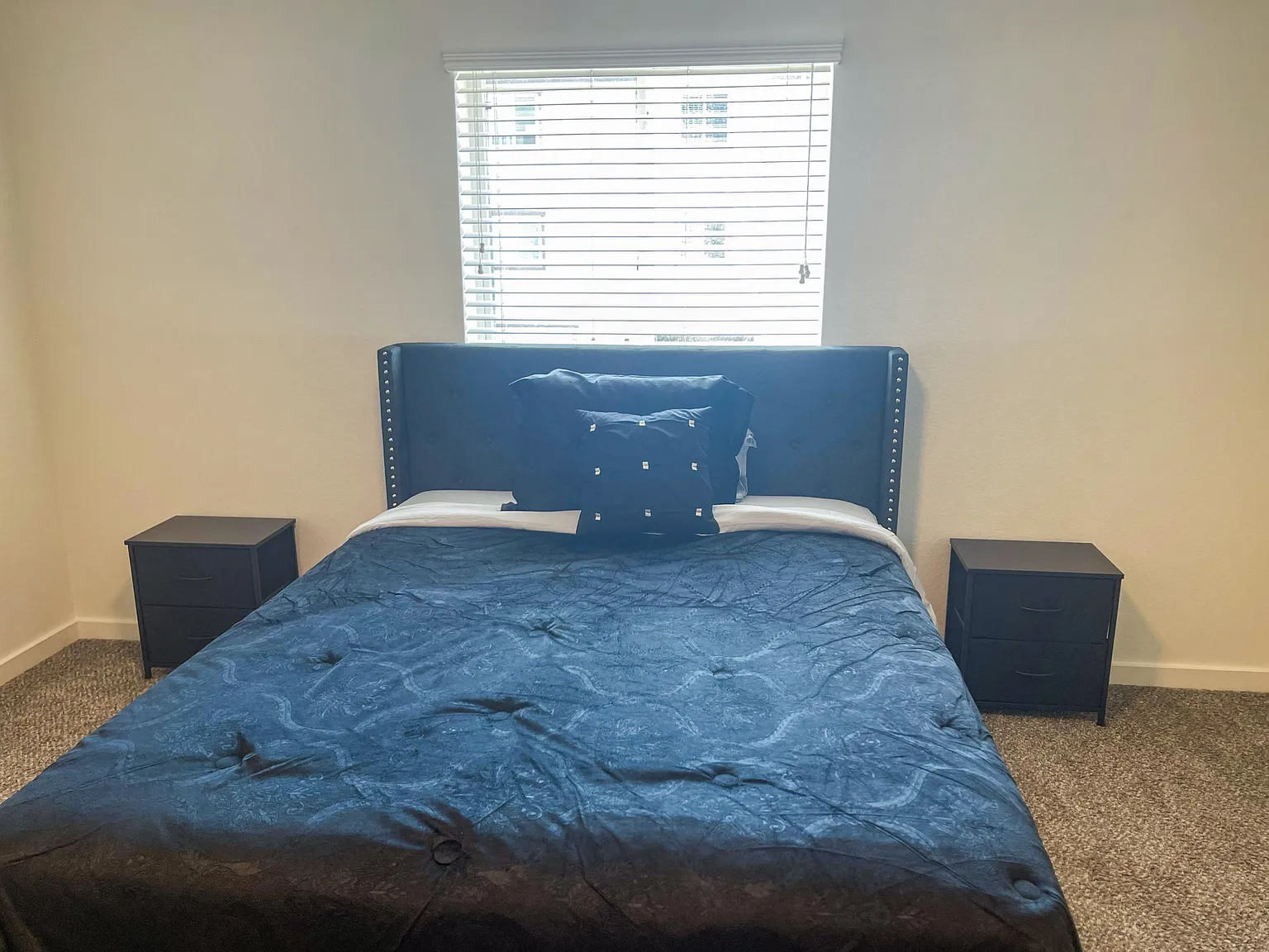 3 bed, 2.5 bath, 1688 sqft, $1,390 — Photo 2