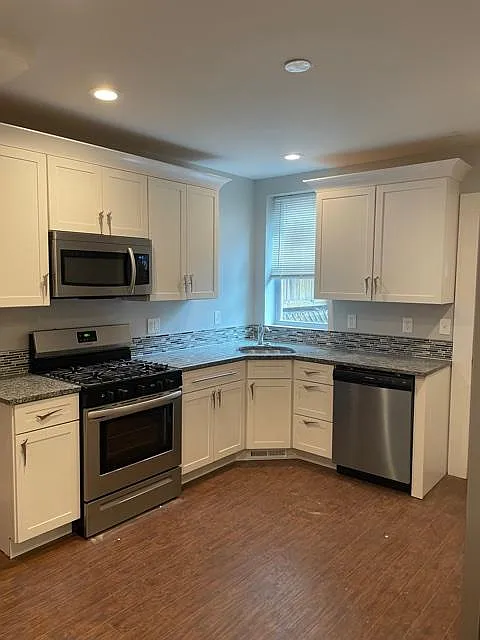3510 Leech St photo 1