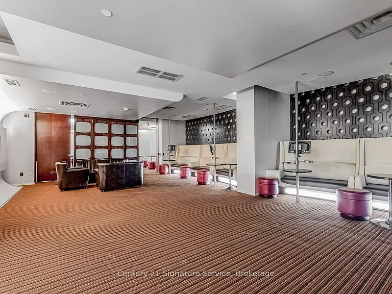 250 Wellington St W #Penthouse 36 — Photo 37