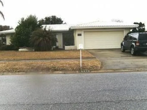 14428 Yacht Club Blvd, Seminole, FL 33776