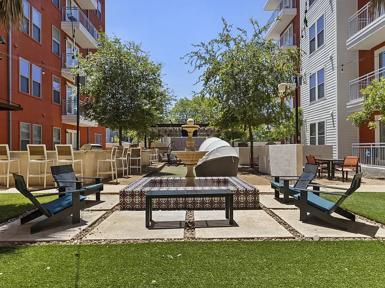 Southtown Flats — Photo 28