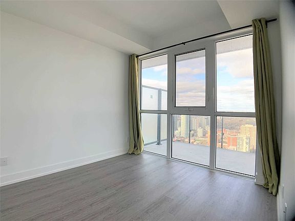 2nd image of 7 Grenville St #5106