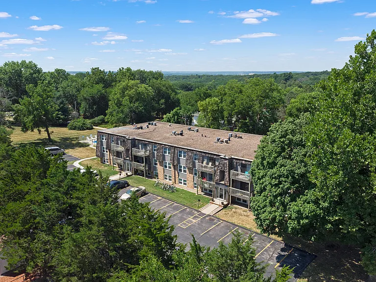The 4220 Grand Apartments — Photo 11
