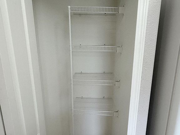 5th image of 1625 Priory Cir